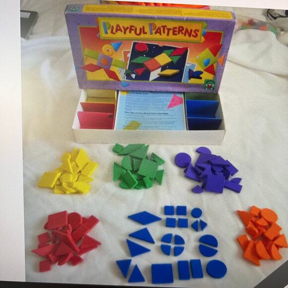 Vintage 1991 Discovery Toys Playful Patterns Design Shape Activity Game - Picture 10 of 11